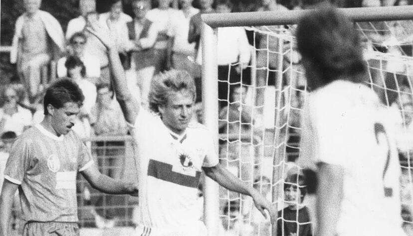 Zusammengestellt von Archiv und Dokumentation der Heilbronner Stimme - 
16. August 1988: Eröffnungsspiel des Frankenstadions: 8000 Zuschauer sehen einen 9:1-Sieg des VfB Stuttgart gegen den VfR Heilbronn. In den Reihen des VfB stehen unter anderem Jürgen Klinsmann, Guido Buchwald und Karl Allgöwer.