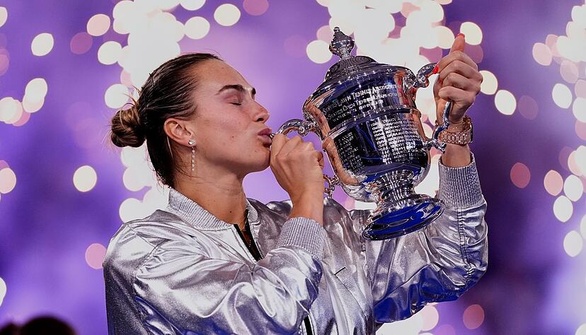 Ein Küsschen für den Pokal: Aryna Sabalenka ist in New York die Beste. Ein Küsschen für den Pokal: Aryna Sabalenka ist in New York die Beste.