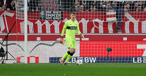 Alexander N&uuml;bel steht beim VfB Stuttgart noch bis Sommer 2026 im Tor. Dann endet die Leihe vom FC Bayern M&uuml;nchen. Doch wie geht es weiter?