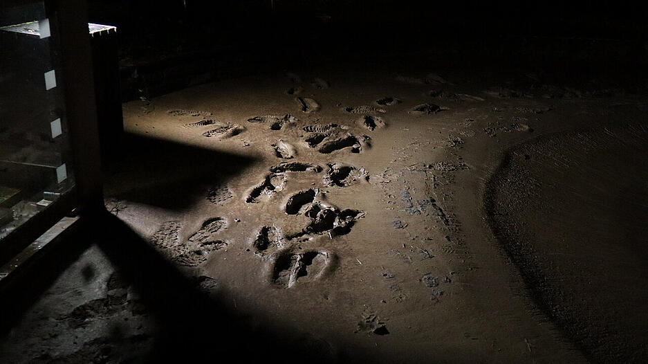 Heftige Unwetter haben Stra&szlig;en &uuml;berflutet, Keller volllaufen und vor allem den Fluss Saalbach im Landkreis Karlsruhe extrem ansteigen lassen. Feuerwehr, Polizei und Rettungskr&auml;fte sind im Dauereinsatz.