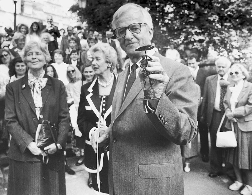 1993: Auf den Spuren seiner Familie. Richard von Weizsäcker (Bundespräsident (von 1984 bis 1994)  besucht Öhringen. 1993: Auf den Spuren seiner Familie. Richard von Weizsäcker (Bundespräsident (von 1984 bis 1994)  besucht Öhringen.