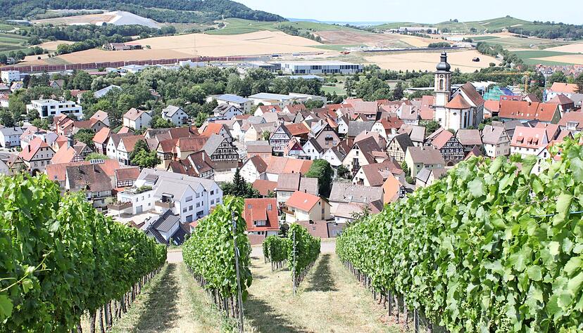 Im Ort unterhalb des Kaybergs wird es im August das gro&szlig;e Weinfest zum zweiten Mal in Folge nicht geben. Foto: Werner Glanz