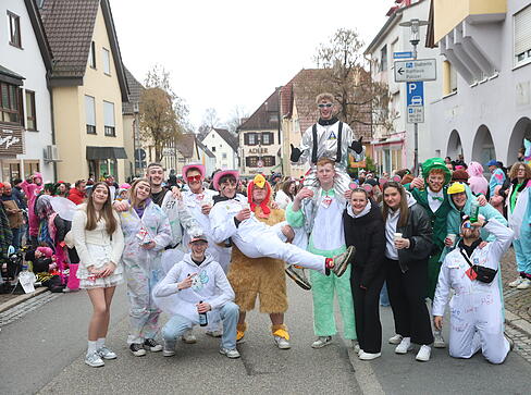 Der n&auml;rrische Gaudiwurm schl&auml;ngelt sich durch die Kurstadt.