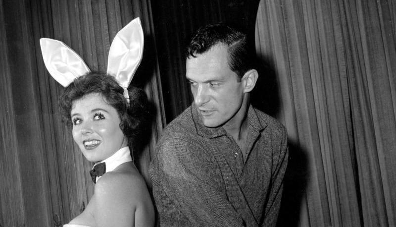 Hugh Hefners Club wurde 1960 in Chicago eröffnet. «Bunny» Bonnie Jo Halpin empfing damals die Gäste an der Tür. Foto: Ed Kitch
