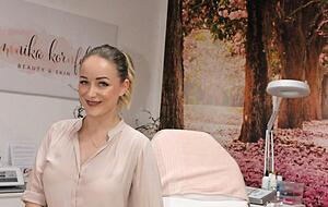 Dominika Kornfeld bietet Kosmetikbehandlungen an.
Fotos: Peter Boxheimer