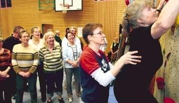 „Seit ich bei der Gesundheitswoche war, habe ich keine Schmerzen mehr. Das ist für mich das Wunder von Bad Wimpfen.“
Heinz Bluhm „Seit ich bei der Gesundheitswoche war, habe ich keine Schmerzen mehr. Das ist für mich das Wunder von Bad Wimpfen.“
Heinz Bluhm
