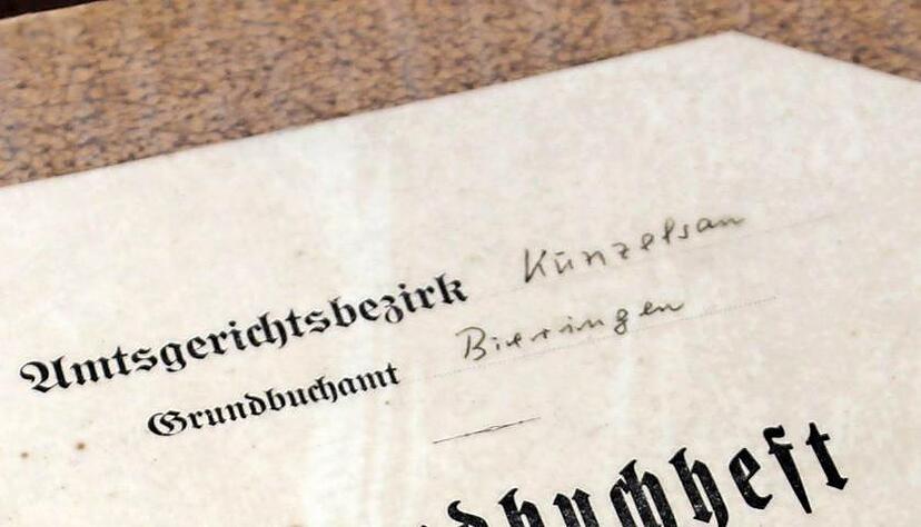 Titel eines sogenannten Folianten, dem Vorgänger der heutigen Din-A4-Akte. Titel eines sogenannten Folianten, dem Vorgänger der heutigen Din-A4-Akte.