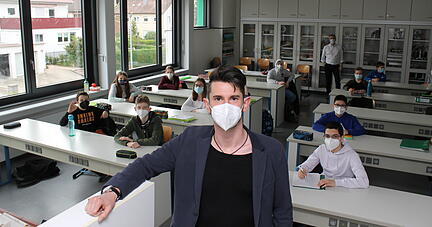 Zurück in der Schule: Die Siebener des Jagsttal-Gymnasiums Möckmühl haben wieder Präsenzunterricht. Foto: Simon Gajer Zurück in der Schule: Die Siebener des Jagsttal-Gymnasiums Möckmühl haben wieder Präsenzunterricht. Foto: Simon Gajer