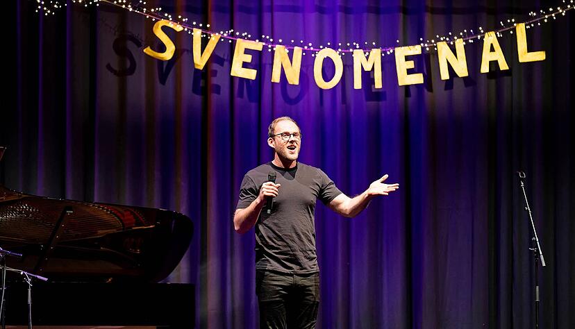 Quirliger und sympathischer Entertainer: Comedian Sven Bensmann ist vor einigen Jahren in die Stadt gezogen, bleibt im Herzen aber ein Dorfkind. Quirliger und sympathischer Entertainer: Comedian Sven Bensmann ist vor einigen Jahren in die Stadt gezogen, bleibt im Herzen aber ein Dorfkind.