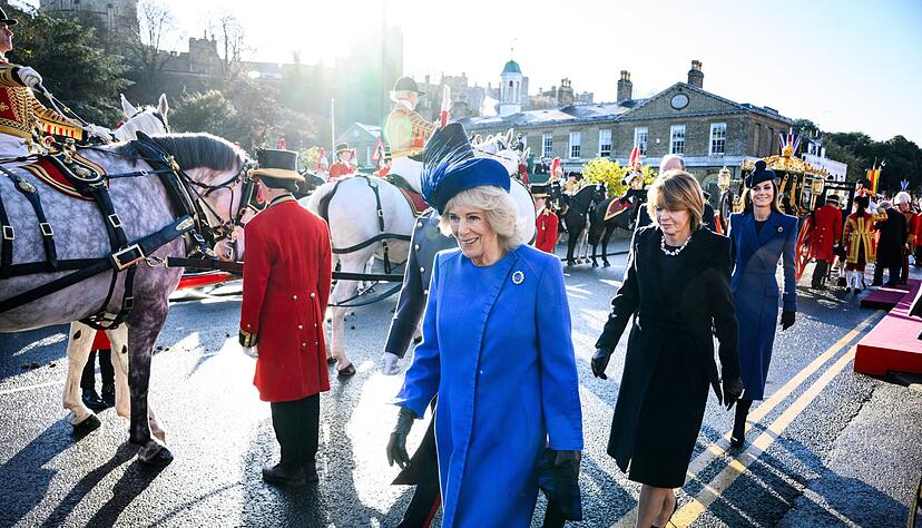 Vor dem milit&auml;rischen Empfang fuhren Steinmeier und B&uuml;denbender mit ihren Gastgebern per Kutsche durch die Stra&szlig;en von Windsor.