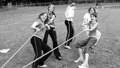 Für ihre 1100 Schülerinnen und Schüler bot die Neuenstadter Helmbundschule einen besonderen Sportspieltag an. (Foto: Privat) Für ihre 1100 Schülerinnen und Schüler bot die Neuenstadter Helmbundschule einen besonderen Sportspieltag an. (Foto: Privat)