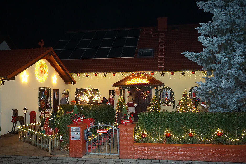 Seit zehn Jahren erweitert in der Danziger Straße von Obersulm die Famillie Ziebeil jährlich ihre Weihnachtsdekoration von Haus und Garten Seit zehn Jahren erweitert in der Danziger Straße von Obersulm die Famillie Ziebeil jährlich ihre Weihnachtsdekoration von Haus und Garten