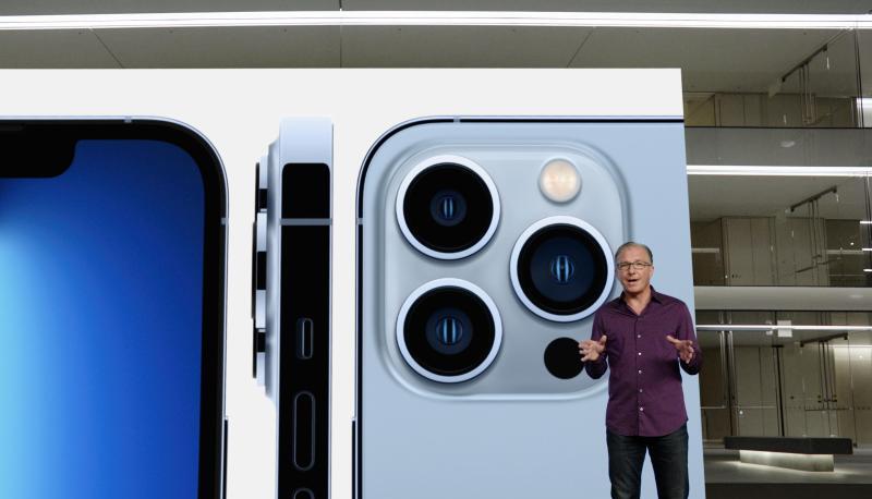 Schnellere Chips, bessere Kameras: Apple-Marketingchef Greg Joswiak präsentiert das neue iPhone 13 Pro. Schnellere Chips, bessere Kameras: Apple-Marketingchef Greg Joswiak präsentiert das neue iPhone 13 Pro.