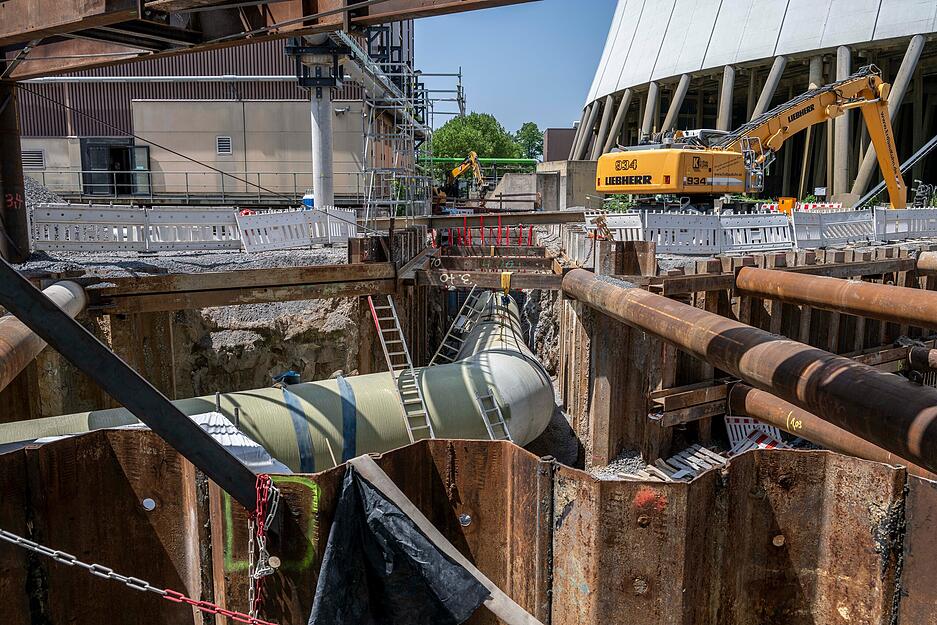 Die Gasturbine ist seit Freitag im Kraftwerk Heilbronn eingebaut. Doch die Bauarbeiten gehen weiter.