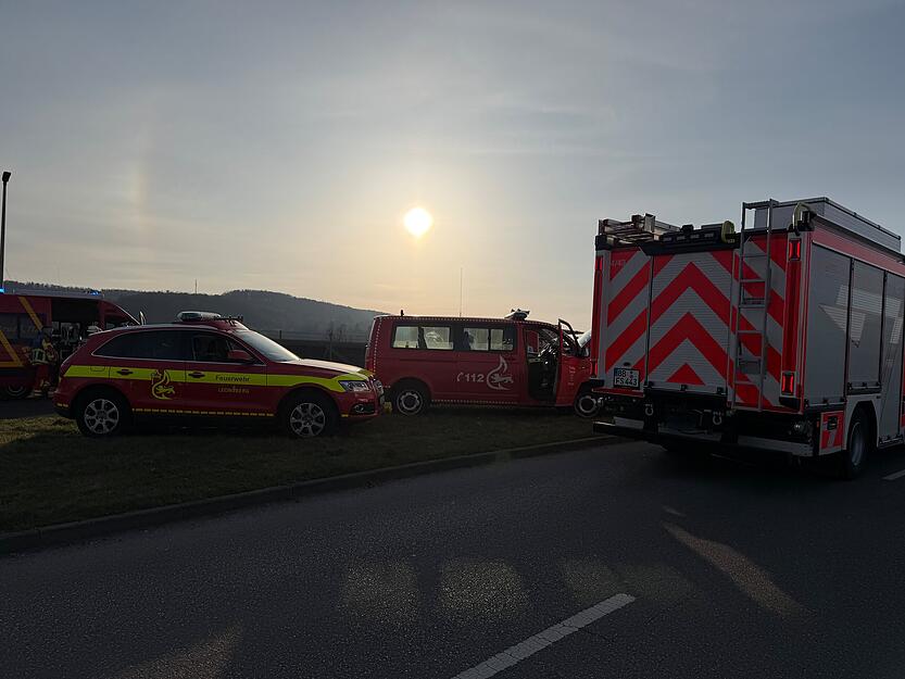Etliche Einsatzkr&auml;fte, vor allem von den Feuerwehren, befinden sich am Engelbergtunnel.