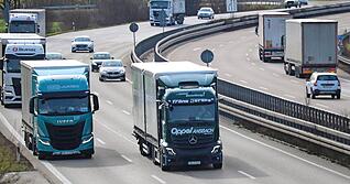 &Uuml;ber die A6 ist ein Fahrer nach einem Unfall gefl&uuml;chtet.