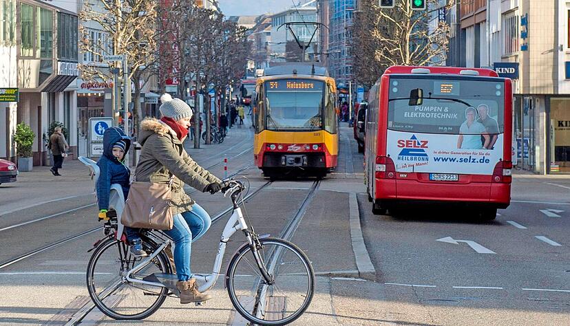 Erstaunlich viele Pendler, die bislang Auto gefahren sind, zeigen sich offen fürs Fahrrad. Das zeigen Zwischenergebnisse einer HHN-Studie.
Foto: Archiv/Berger Erstaunlich viele Pendler, die bislang Auto gefahren sind, zeigen sich offen fürs Fahrrad. Das zeigen Zwischenergebnisse einer HHN-Studie.
Foto: Archiv/Berger