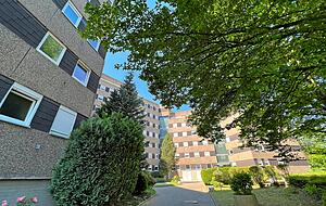 1974 wurde das Terrassenhochhaus am Bad Rappenauer Wartberg eingeweiht. Die Stadt hatte die Pläne zunächst aus städtbaulicher Sicht abgelehnt. 1974 wurde das Terrassenhochhaus am Bad Rappenauer Wartberg eingeweiht. Die Stadt hatte die Pläne zunächst aus städtbaulicher Sicht abgelehnt.