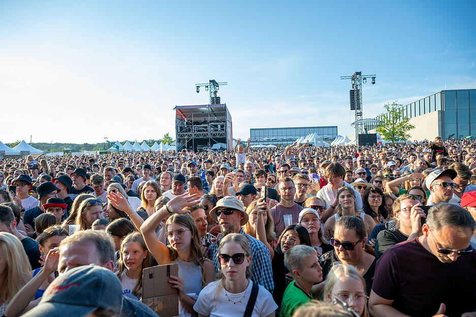 Rund 10.000 Besucher kamen am Freitagabend aufs Festivalgelände in Künzelsau-Gaisbach.
