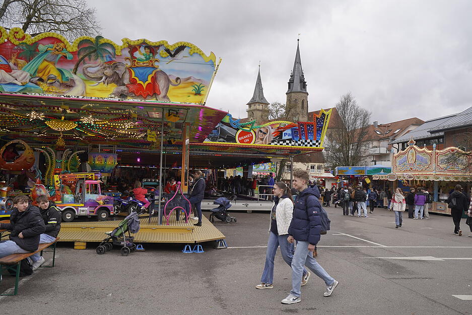 Der große Krämermarkt lockt mit einem bunten Angebot.