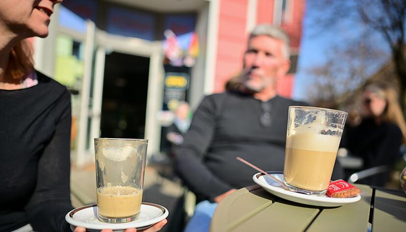 Mehr Gespr&auml;che, weniger arbeitssame Stille w&uuml;nschen sich viele Gastronomen in ihren Caf&eacute;s.