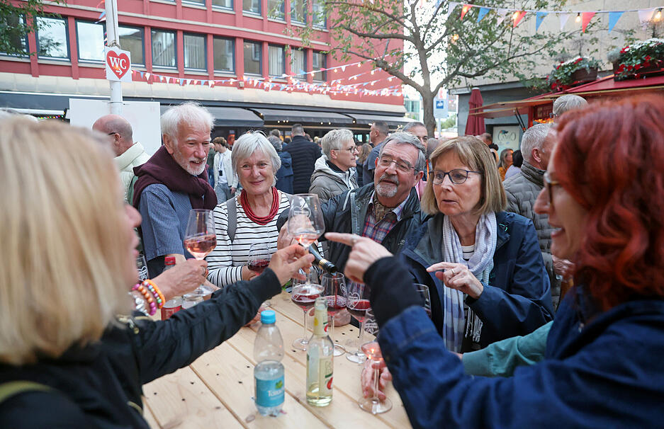 ... ein Gläschen Wein, ...