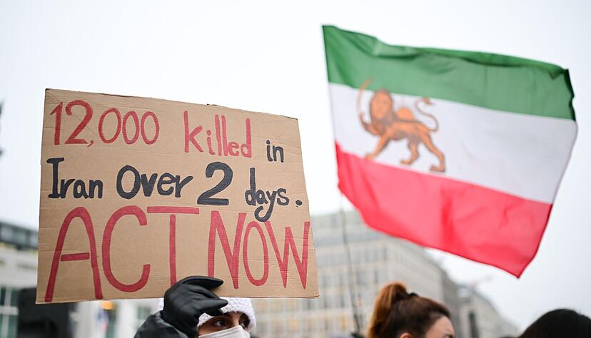 Solidarität mit den Demonstranten im Iran auch in Berlin: Nun hat das Auswärtige Amt den Botschafter des Landes einbestellt. Solidarität mit den Demonstranten im Iran auch in Berlin: Nun hat das Auswärtige Amt den Botschafter des Landes einbestellt.