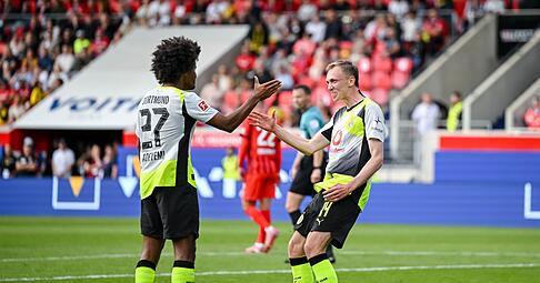 Gut in Form: Dortmunds Maximilian Beier (r.) traf beim Sieg in Heidenheim.