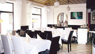 Das ehemalige „Ausonia“ in der Gaisbacher Straße 2 wurde umfassend renoviert. Heute eröffnet dort das Asia Restaurant Van. (Foto: Henry Doll) Das ehemalige „Ausonia“ in der Gaisbacher Straße 2 wurde umfassend renoviert. Heute eröffnet dort das Asia Restaurant Van. (Foto: Henry Doll)