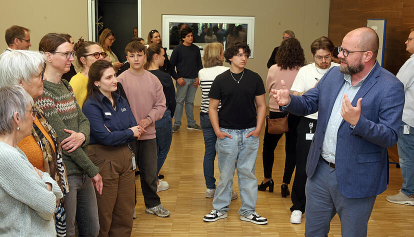 Bei "Bildung auf den Punkt" sprechen Youtuber Stefan &bdquo;Steinwallen&ldquo; Bliemel (vorne) und andere Experten &uuml;ber die Vielseitigkeit von Videospielen.