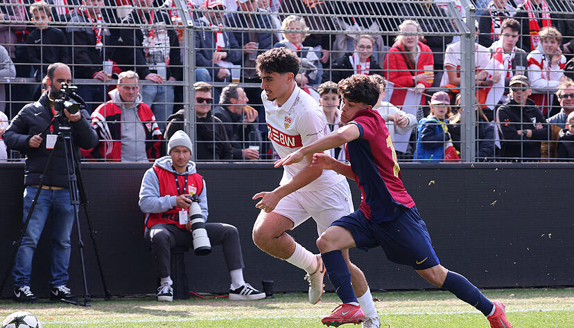 Die U19 des VfB Stuttgart empfing im Viertelfinale der Youth League den FC Barcelona.
