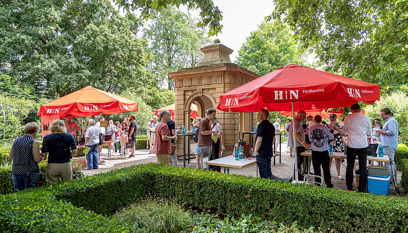 W&uuml;rdiger Rahmen f&uuml;r die Riesling-Champions: der Garten des Heilbronner Schie&szlig;hauses.