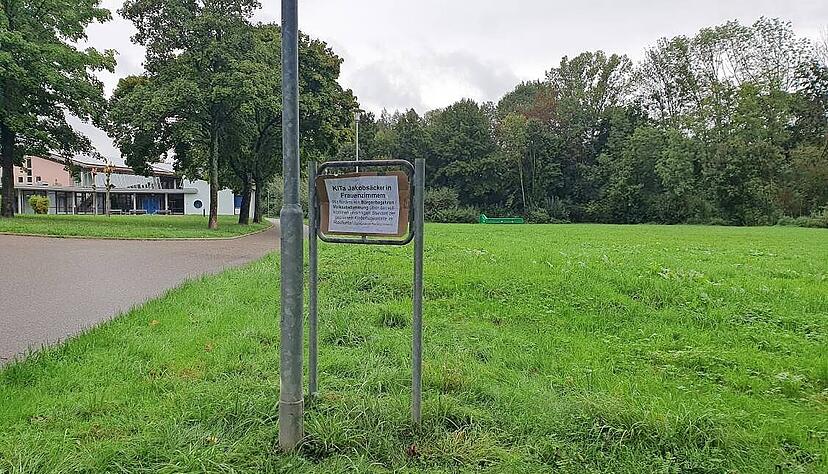 Das Plangebiet in der Riedfurtaue. Dort ist steht auch eines der Schilder, die ein Bürgerbegehren fordern, obwohl dies rechtlich nicht mehr möglich ist.
Foto: Möllers