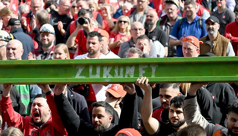 Deutschlands größter Stahlerzeuger Thyssenkrupp Steel steht vor einem Umbau.