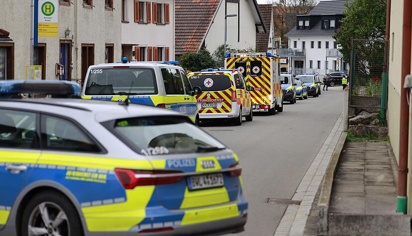 In Hilzingen im Landkreis Konstanz kommt es  zu einem größeren Polizeieinsatz. Zum zweiten Mal binnen einer Woche hat es im Bereich des Polizeipräsidiums Konstanz einen tödlichen Schusswaffengebrauch durch die Polizei gegeben.