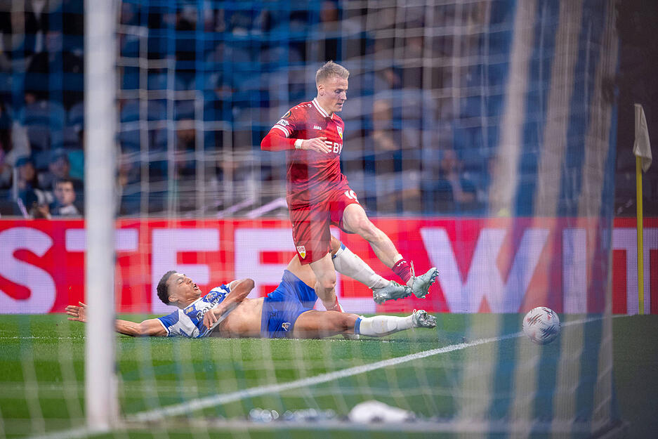 Chris F&uuml;hrich: Sorgte &uuml;ber die linke Seite f&uuml;r viel Gefahr. War aktiv und bester Stuttgarter in Porto. Note: 2