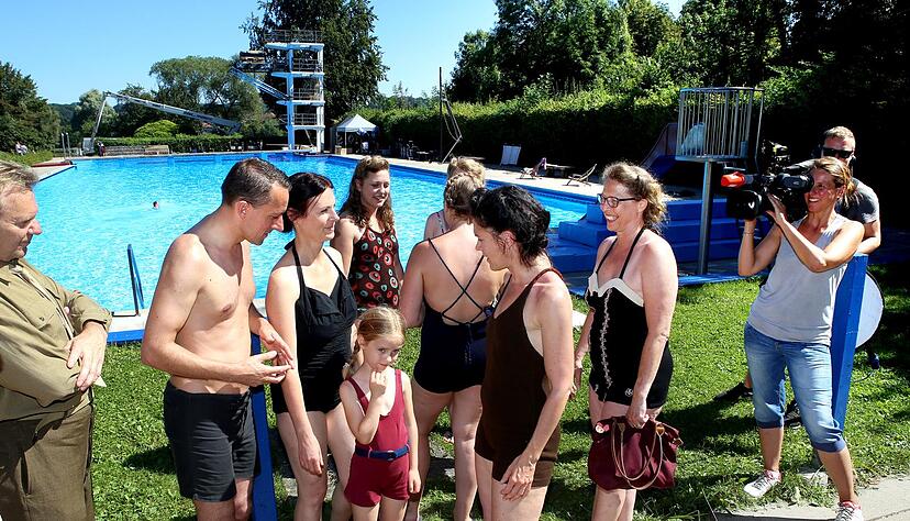 Bei den Dreharbeiten zum Film "Die Freibadclique" waren auch Komparsen aus dem Raum Heilbronn dabei. Bei den Dreharbeiten zum Film "Die Freibadclique" waren auch Komparsen aus dem Raum Heilbronn dabei.