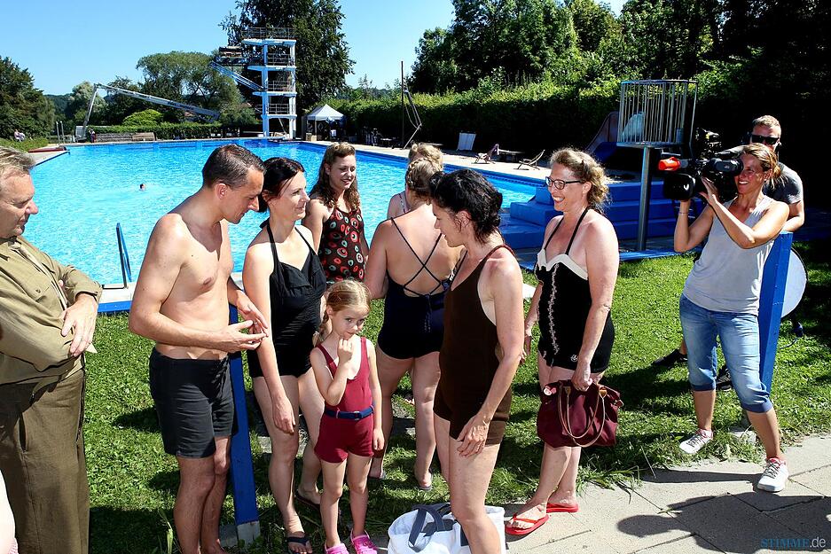 Bei den Dreharbeiten zum Film "Die Freibadclique" waren auch Komparsen aus dem Raum Heilbronn dabei.