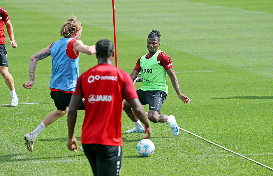 Touré machte im Training direkt einen guten Eindruck, musste auf seinen ersten Einsatz aber noch etwas warten.