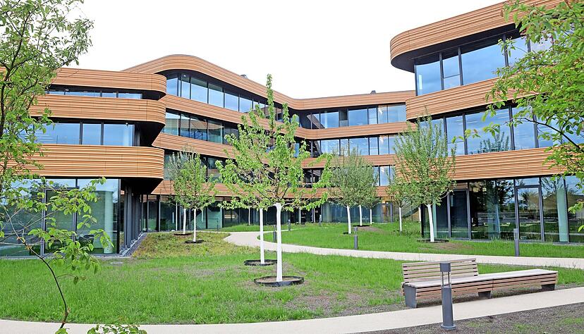 2021 wurde die neue Lidl-Deutschland-Zentrale in Bad Wimpfen eröffnet. Anfangs war der Komplex wegen der Corona-Beschränkungen aber kaum belegt.