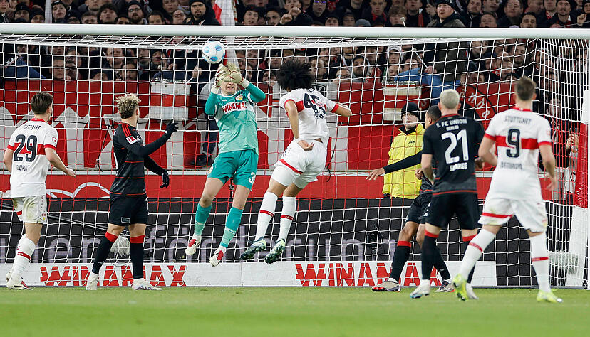 VfB-Torwart Alexander Nübel patzte beim Tor zum 0:1 für Union Berlin. VfB-Torwart Alexander Nübel patzte beim Tor zum 0:1 für Union Berlin.