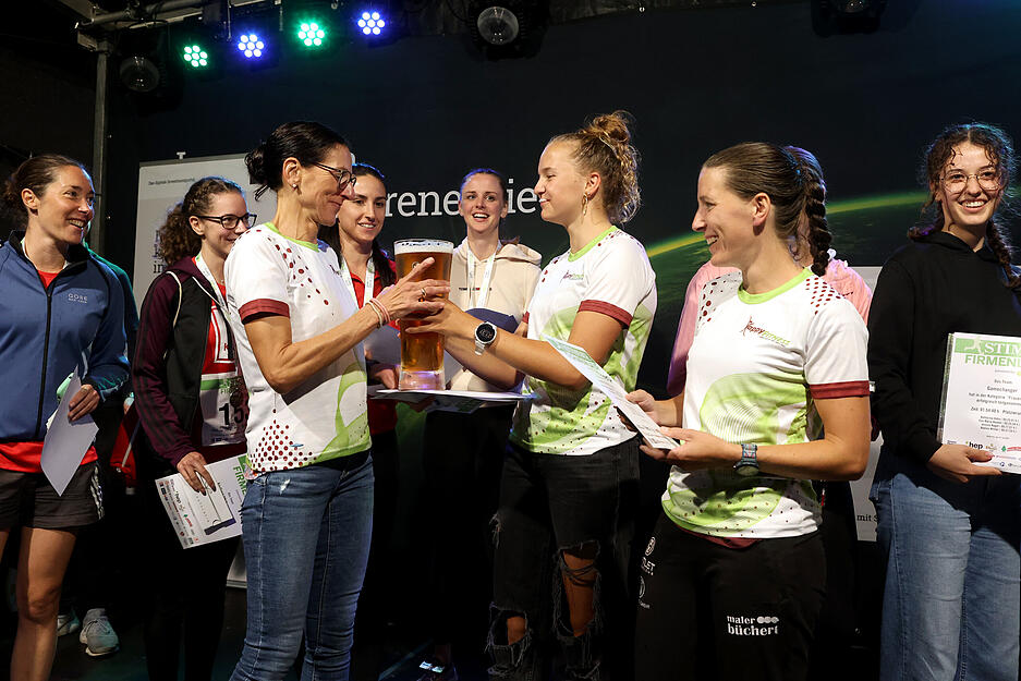 Firmenlauf 2023, Siegerehrung "Happy Fitness Frauen" Platz 1