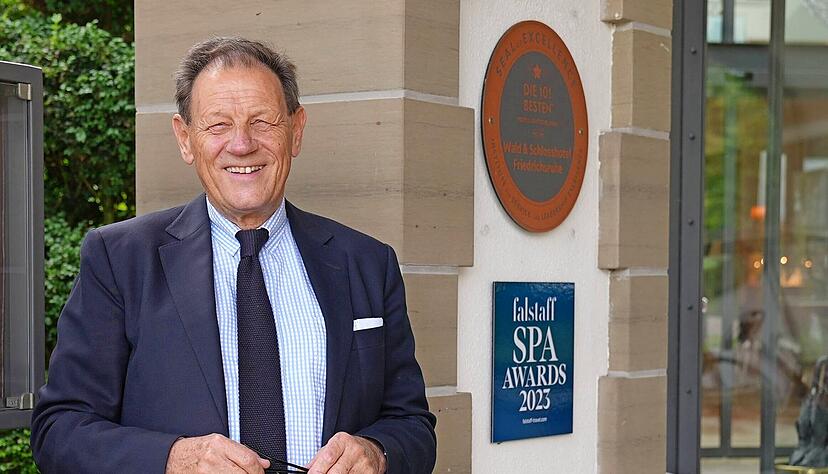 Rolf E. Brönnimann ist neuer Hoteldirektor in Friedrichsruhe. Rolf E. Brönnimann ist neuer Hoteldirektor in Friedrichsruhe.