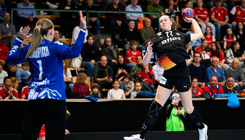 Die deutschen Handballerinnen haben den WM-Test in der Schweiz klar gewonnen.