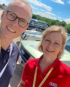 Ulla Wiesentheit und Christian Gleichauf vor dem Start am ersten Rallyetag. Ulla Wiesentheit und Christian Gleichauf vor dem Start am ersten Rallyetag.