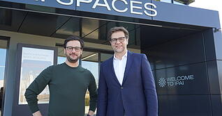 Arbeiten nun zusammen an der KI-Zukunft: Ipai-Gesch&auml;ftsf&uuml;hrer Moritz Gr&auml;ter (links) und Intersport-Vorstand Thomas Storck.