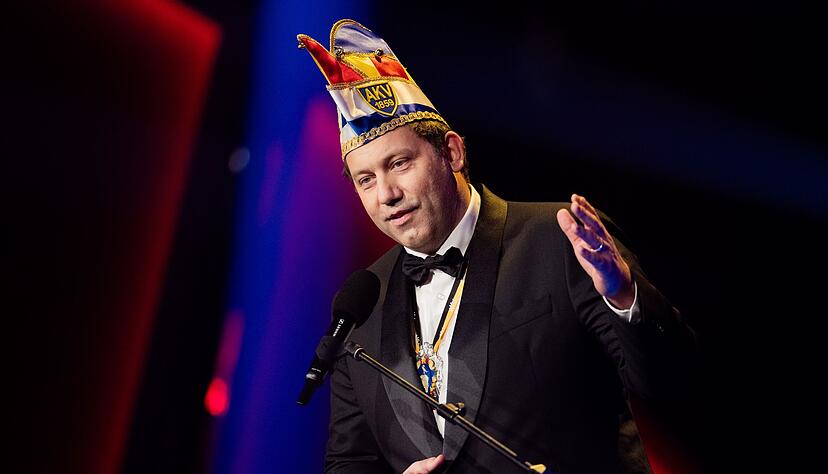 Vizekanzler Lars Klingbeil hielt die Laudatio auf die Kabinettskollegin. Vizekanzler Lars Klingbeil hielt die Laudatio auf die Kabinettskollegin.