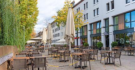 Beim Gang durch die Neckarmeile herrscht Depression. Die Restaurants haben geschlossen, nur wenige Heilbronner nutzen die Mitnahmeangebote.
Foto: Mario Berger
