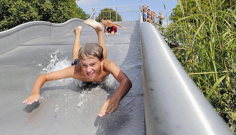 Die Freibadsaison startet! Wer wagt kopf&uuml;ber den Sprung ins k&uuml;hle Nass? Foto: Dennis Mugler
