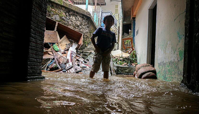 Starkregen l&ouml;ste &Uuml;berschwemmungen und Erdrutsche aus.